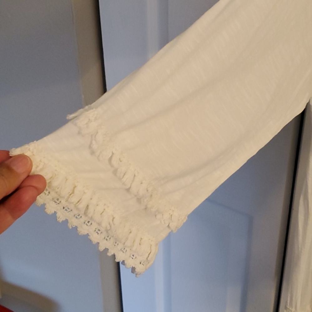 💥William Rast Ruffle White Cold Shoulder Top💥 - Picture 2 of 4